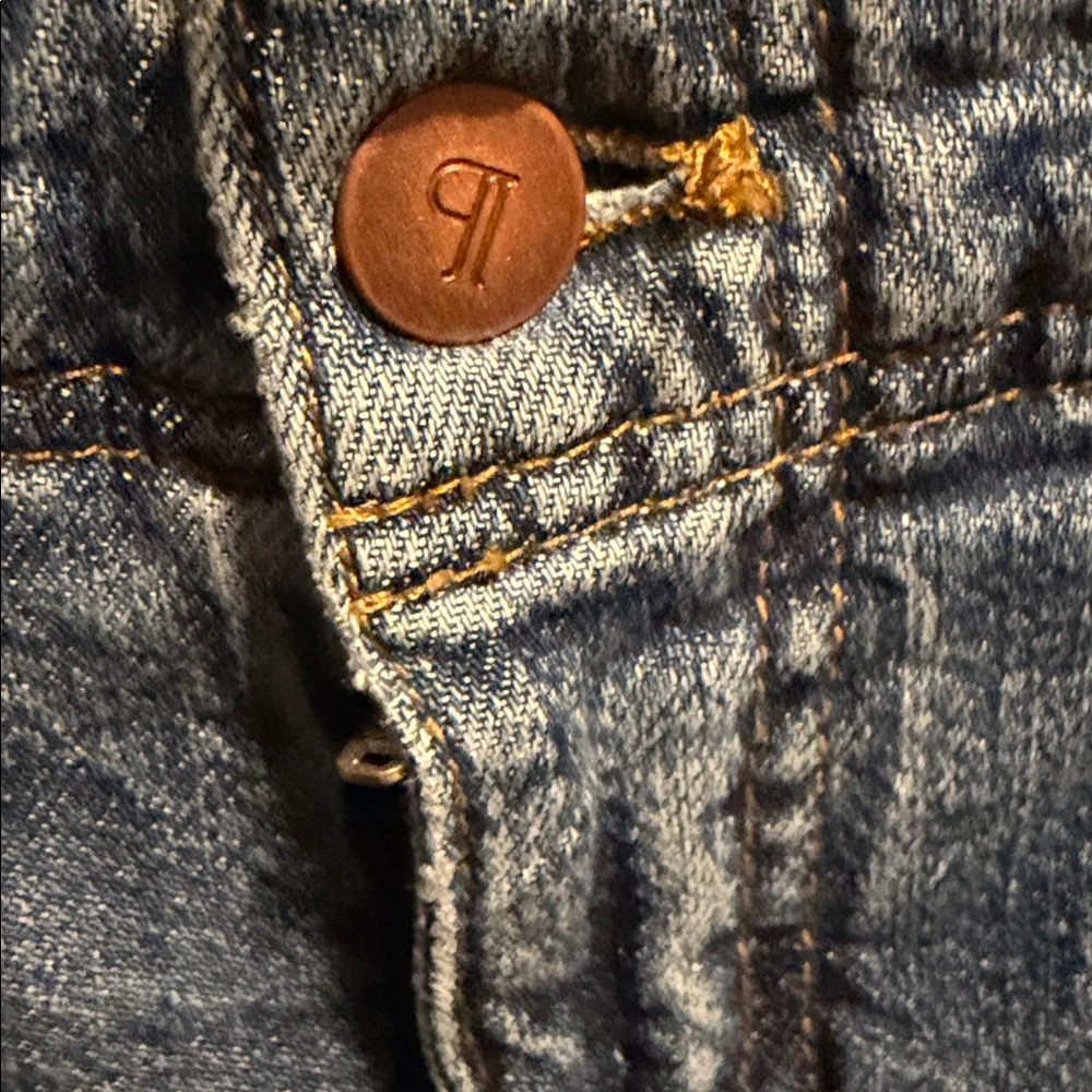 The Adi Crop Mid-Rise Flare 
Jeans by Pilcro
NWOT
COLOR- Seaform
SOLDOUT - Picture 6 of 9